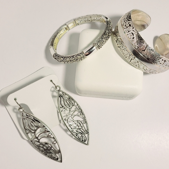 🕳️ Silver-Accent Jewellry Set - Picture 1 of 15